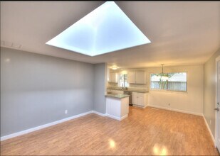 32902 33rd Ave SW in Federal Way, WA - Foto de edificio - Building Photo