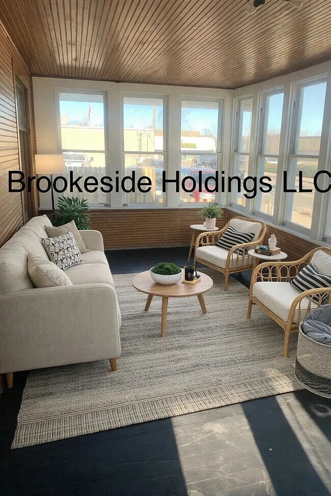 33 Washington St, Unit 1 in Sparta, MI - Foto de edificio - Building Photo