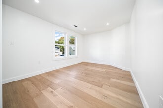 11 Knollin St, Unit 2 in Malden, MA - Building Photo - Building Photo