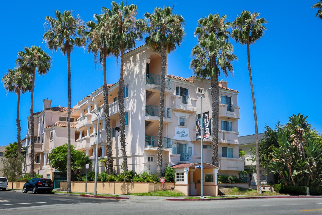 1337 South Bundy Drive in Los Angeles, CA - Foto de edificio