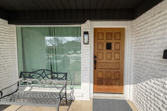 1009 Noble Ave in Carrollton, TX - Building Photo - Building Photo