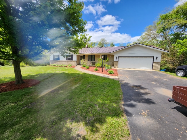 N6645 Fawn Cir in Pardeeville, WI - Building Photo - Building Photo
