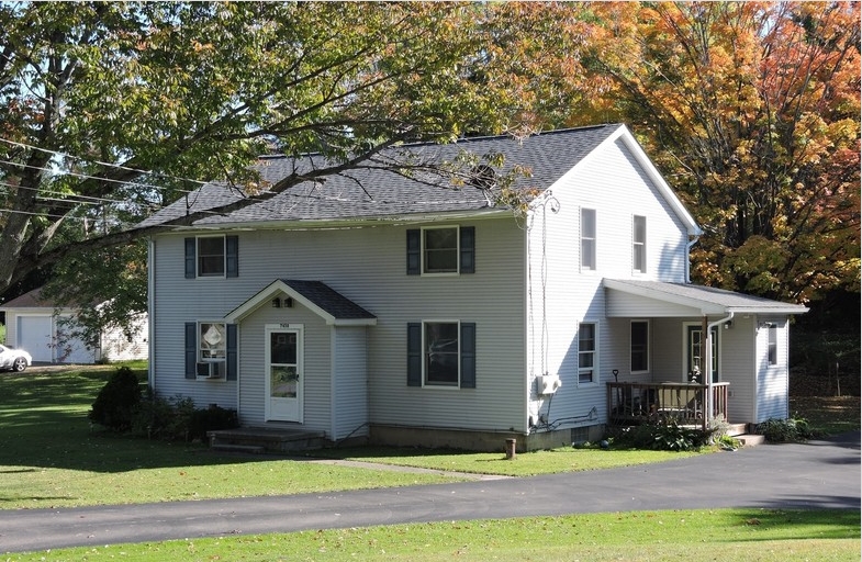 7438 Heinrich Rd in Hamburg, NY - Building Photo