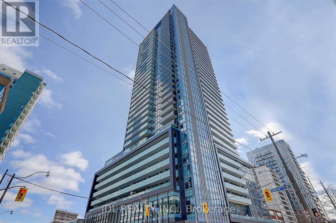 125-2125 Redpath Ave in Toronto, ON - Building Photo