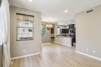 5081 Cascade Way in Oceanside, CA - Foto de edificio - Building Photo