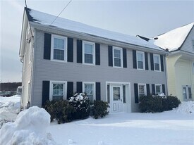 1595 Main St in West Warwick, RI - Building Photo