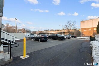 18 Kelley St in Bristol, CT - Foto de edificio - Building Photo