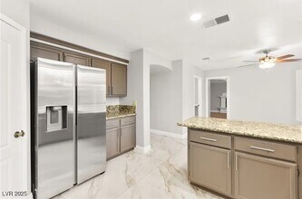 8528 Sierra Cima Ln in Las Vegas, NV - Building Photo - Building Photo