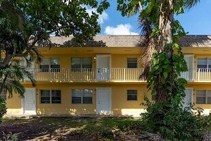 5192 NE 6th Ave, Unit 820 in Oakland Park, FL - Building Photo