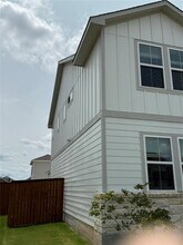 2406 Amara Levi Ln in Round Rock, TX - Foto de edificio - Building Photo