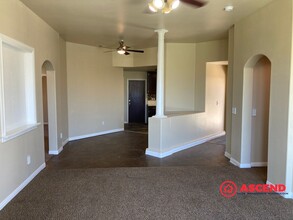 5305 Pine Grove Ct in Bakersfield, CA - Building Photo - Building Photo