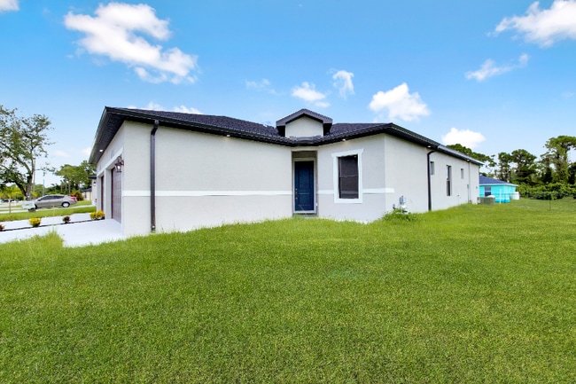 4844-4846 30th St SW in Lehigh Acres, FL - Building Photo - Building Photo