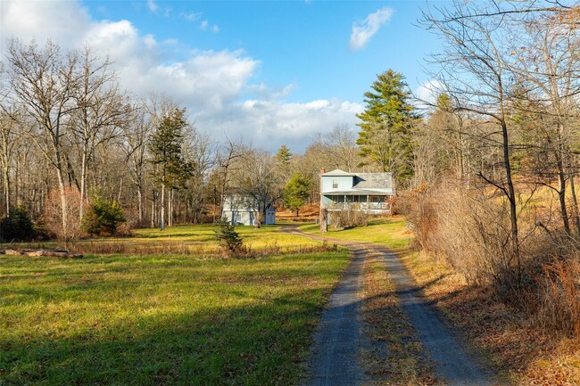 1997-1999-1999 Bulls Head Rd in Stanfordville, NY - Building Photo - Building Photo