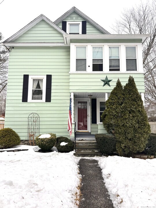22 Dale St in Torrington, CT - Foto de edificio