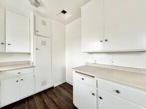 5640 Kester Ave in Los Angeles, CA - Building Photo - Building Photo