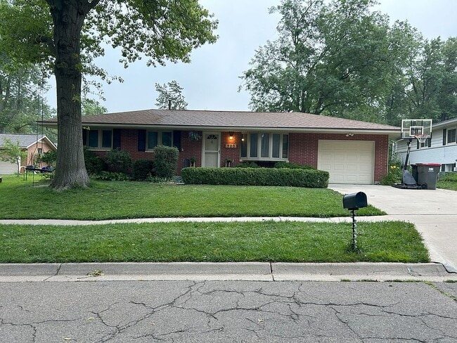 920 Rosewood Dr