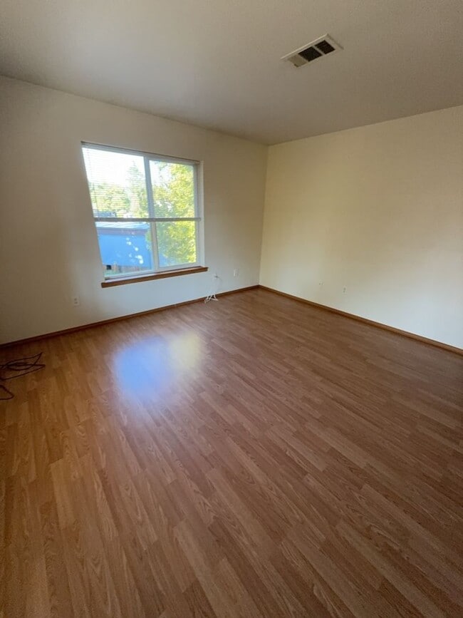 517 Western Ave in Medford, OR - Building Photo - Building Photo