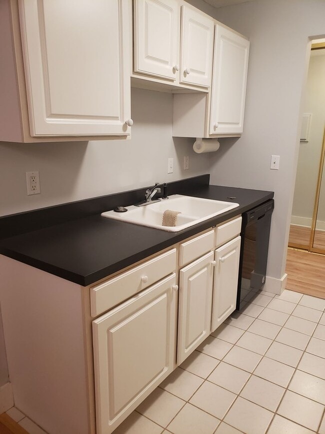 4407 Wilshire Blvd in Mound, MN - Foto de edificio - Building Photo