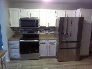 1103 Autumn Dr in West Bend, WI - Building Photo - Building Photo