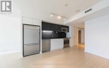 75-375 Queens Wharf Rd in Toronto, ON - Building Photo - Building Photo
