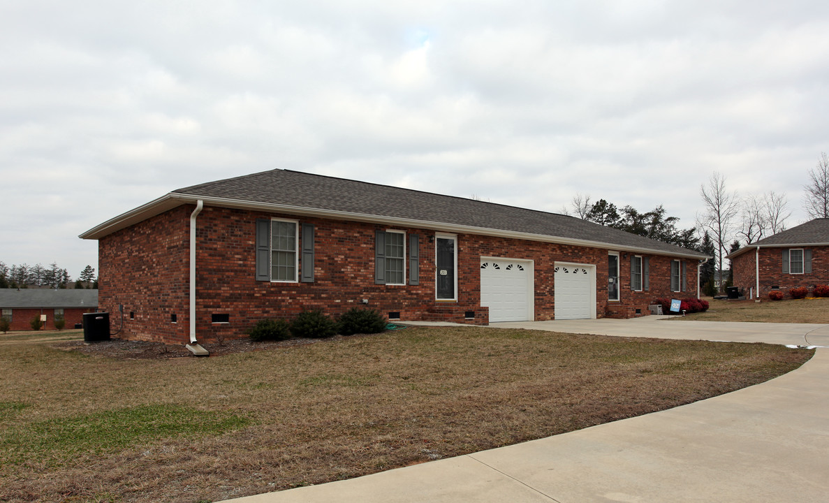 301 Freedom Ln in Lexington, NC - Building Photo