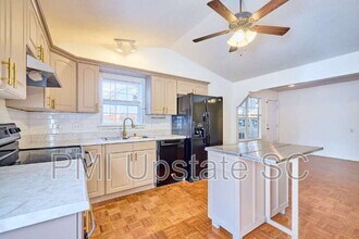 28 Pine Grove Ln in Greenville, SC - Building Photo - Building Photo