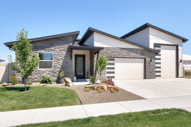 property at 1418 W Caravan St