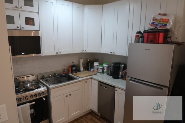 4526 N Sheridan Rd, Unit 101 in Chicago, IL - Building Photo - Building Photo