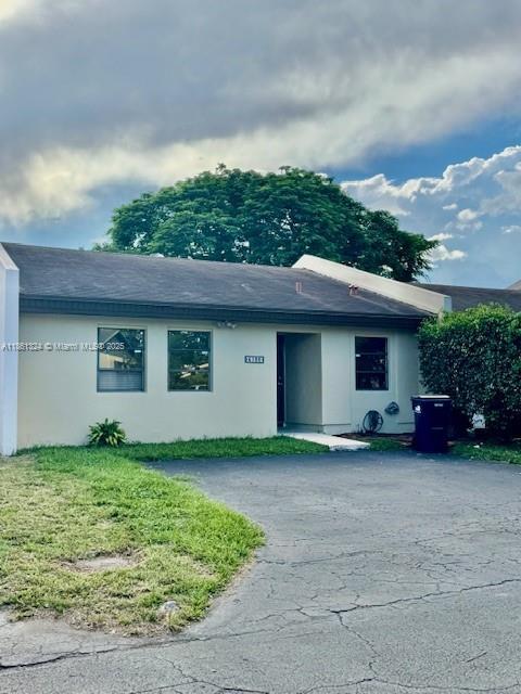 5106 SW 138th Ave Cir in Miami, FL - Foto de edificio