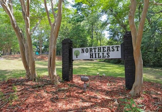 Northeast Hills in Nacogdoches, TX - Foto de edificio - Building Photo