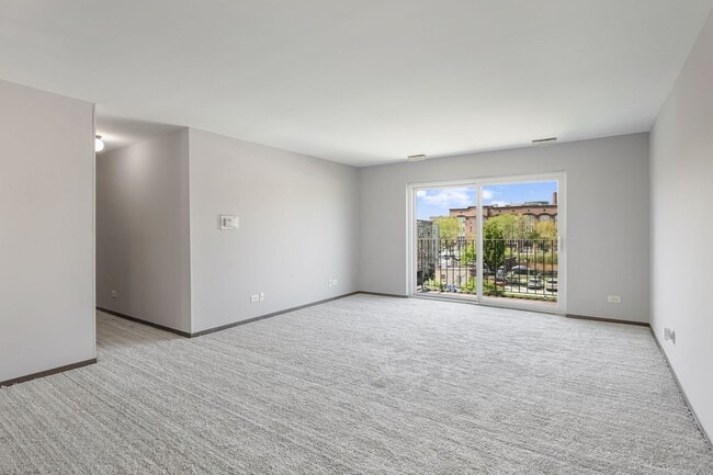 property at 2615 W Foster Ave