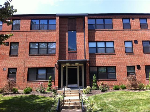 7553 Buckingham Dr in Clayton, MO - Building Photo