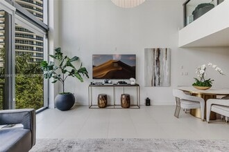 6000 Collins Ave, Unit 523 in Miami Beach, FL - Building Photo - Building Photo