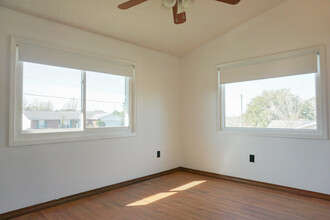 220 Westview Dr in Crestview, FL - Building Photo - Building Photo