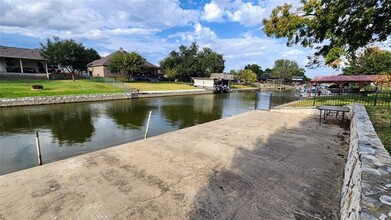 3707 Lake Vista Ct in Granbury, TX - Building Photo - Building Photo