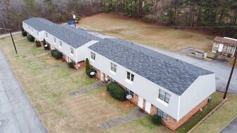 Cascades Pointe at Clemson | Townhomes in Central, SC - Building Photo