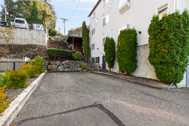 628 N State St in Bellingham, WA - Foto de edificio - Building Photo