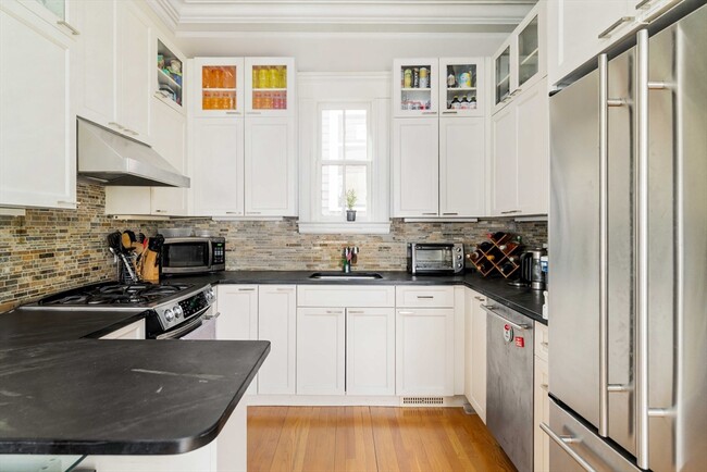 17 Perry St, Unit 2 in Cambridge, MA - Foto de edificio - Building Photo