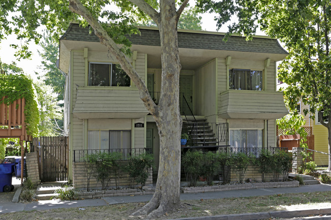 1711 27th St in Sacramento, CA - Foto de edificio - Building Photo