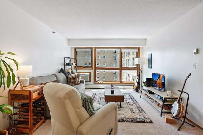 433 S 7th St in Minneapolis, MN - Building Photo - Building Photo