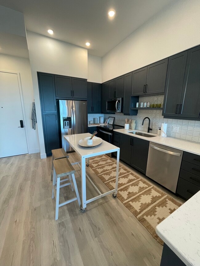 287 NW 31st St, Unit A2 in Miami, FL - Building Photo - Building Photo