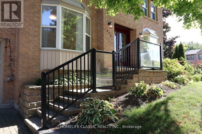 354 Bexhill Rd in Newmarket, ON - Building Photo - Building Photo