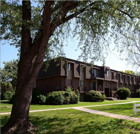 Benson Garden Apartments in Omaha, NE - Building Photo