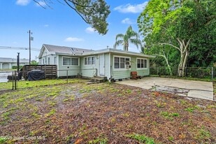 1708 Pine St, Unit 2 in Melbourne, FL - Building Photo