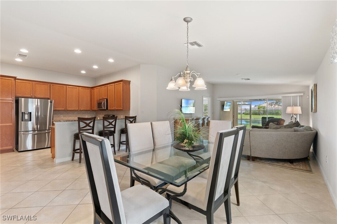 8664 Genova Ct in Naples, FL - Building Photo