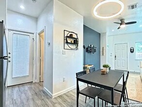 1105 Torreon St in San Antonio, TX - Building Photo - Building Photo