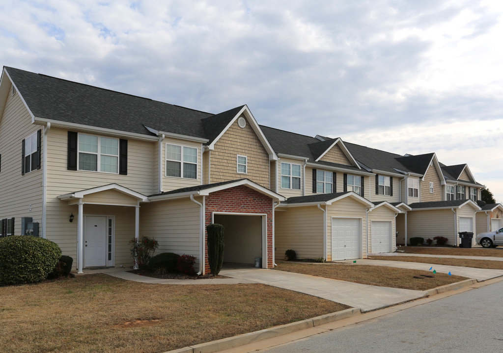 Bedrock Townhomes in Temple, GA - Building Photo