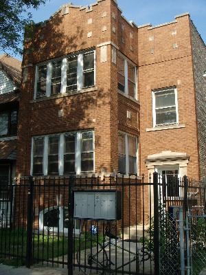 2823 N Albany St in Chicago, IL - Building Photo