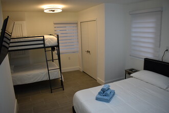 2489 NW 7th St in Miami, FL - Building Photo - Building Photo