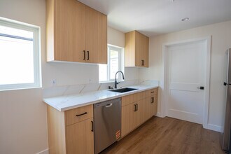1034 Westmoreland Ave in Los Angeles, CA - Building Photo - Building Photo